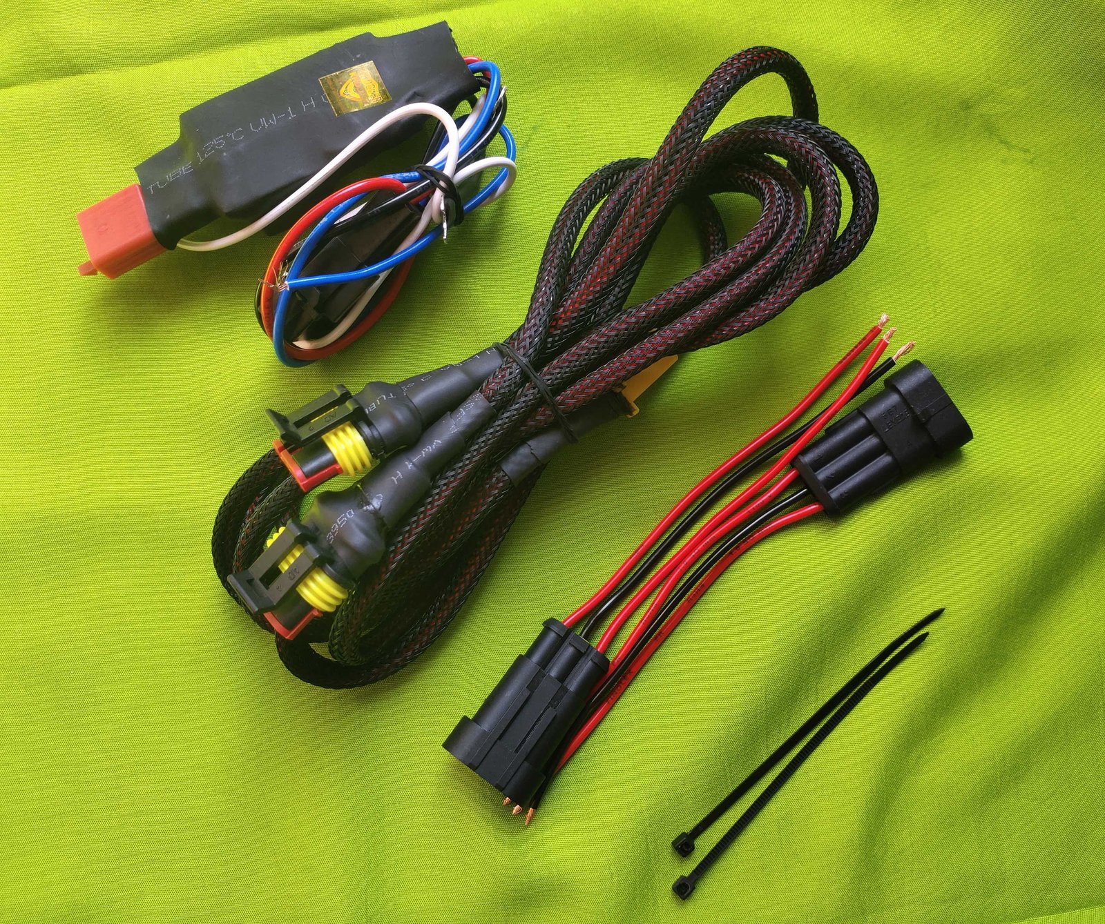 Kroozer Dual Color Flasher Harness with + modes