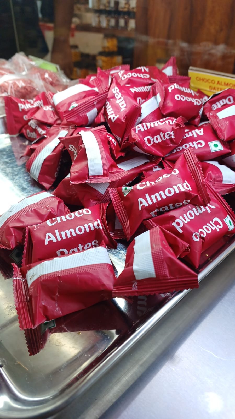 CHOCO ALMOND DATES
