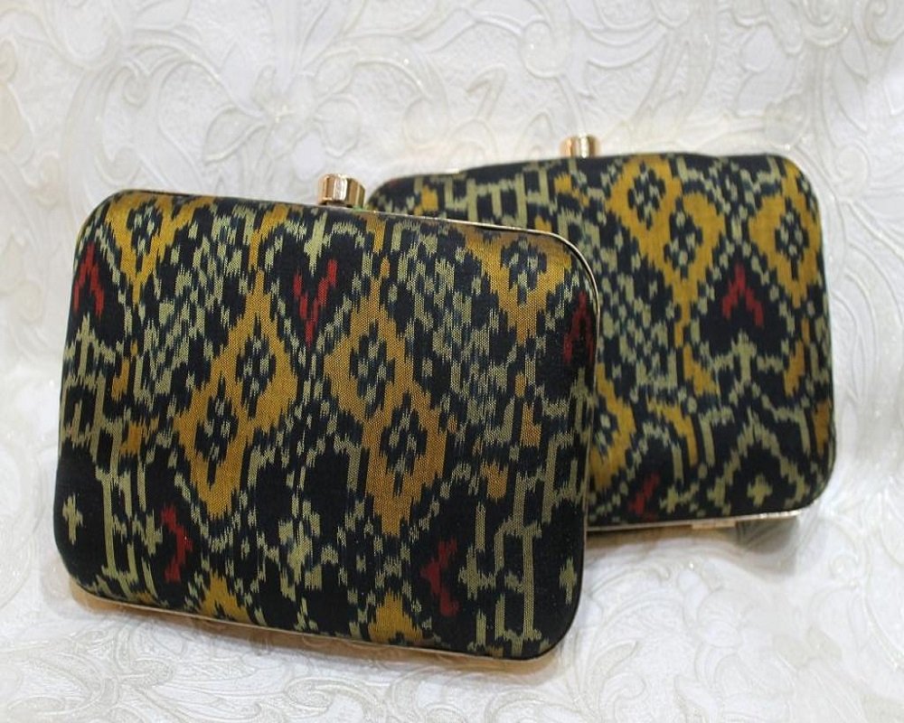 Patola clutches